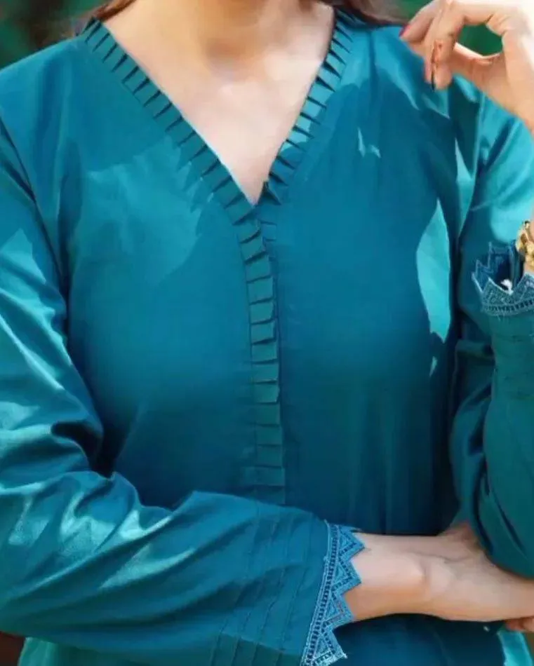 stylish Pakistani Suits for women