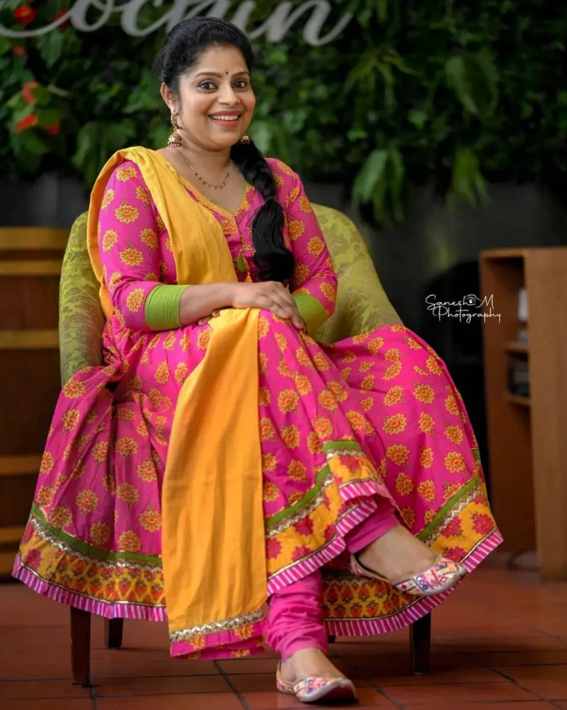 Churidar vs Salwar