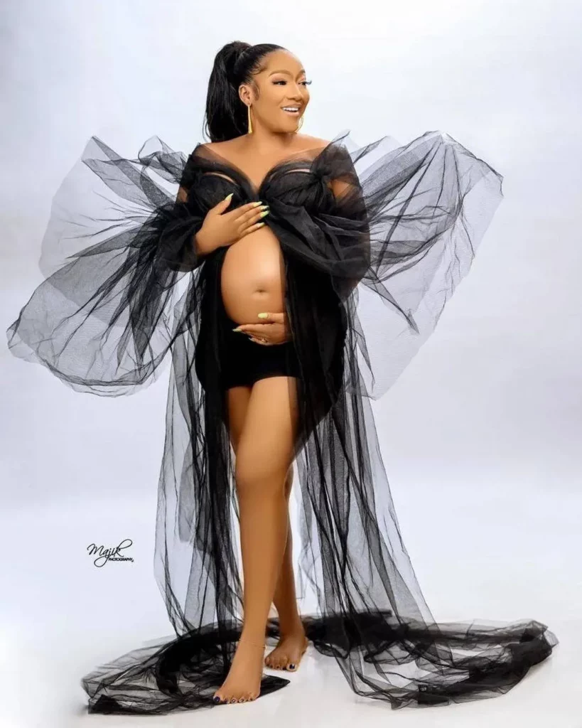 Maternity Outfits for Pictures
