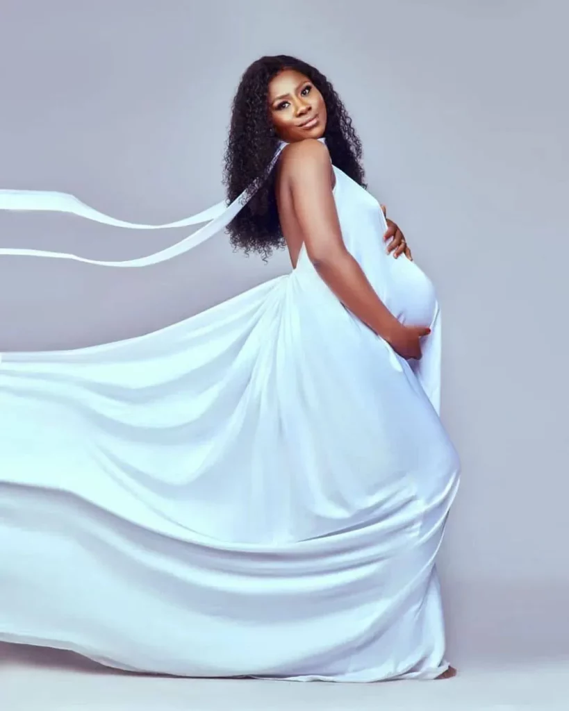 outfit ideas for pregnancy pre wedding photoshoot