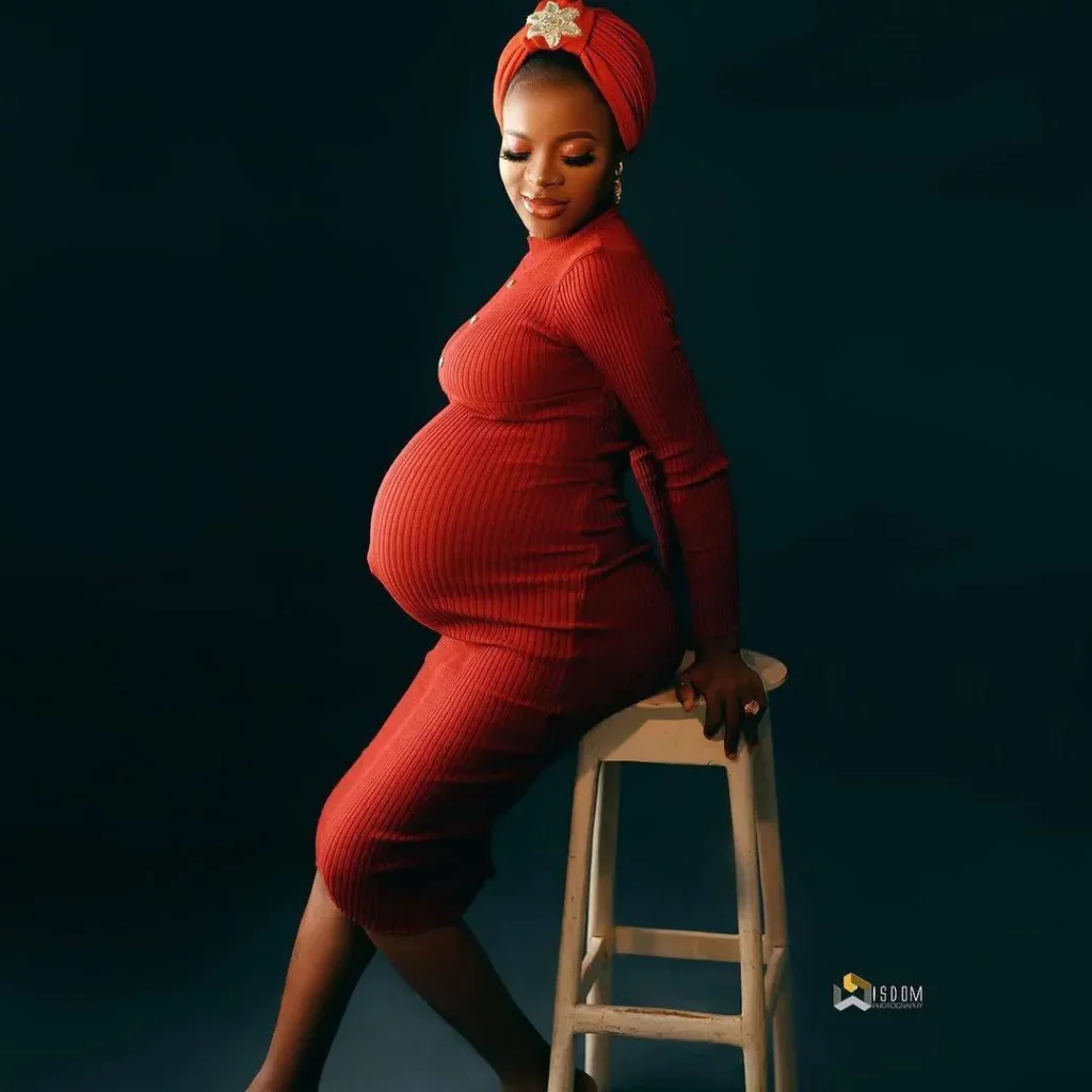 costume ideas for pregnant moms