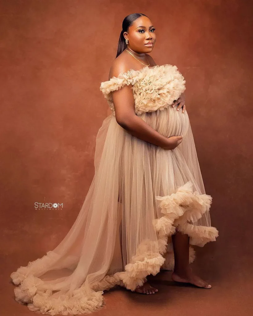 what color to wear for maternity pictures