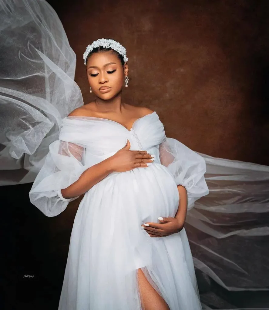 pregnancy shoot outfit ideas