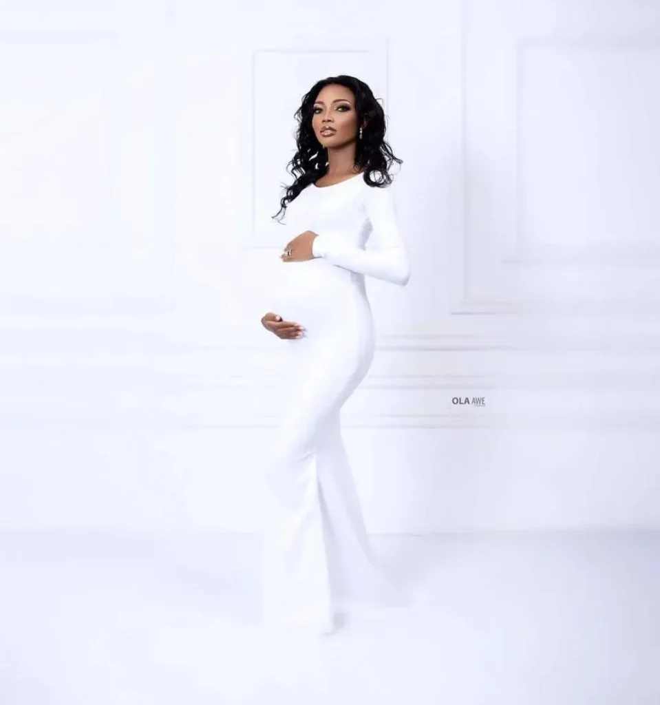 wedding dress ideas for pregnant bride