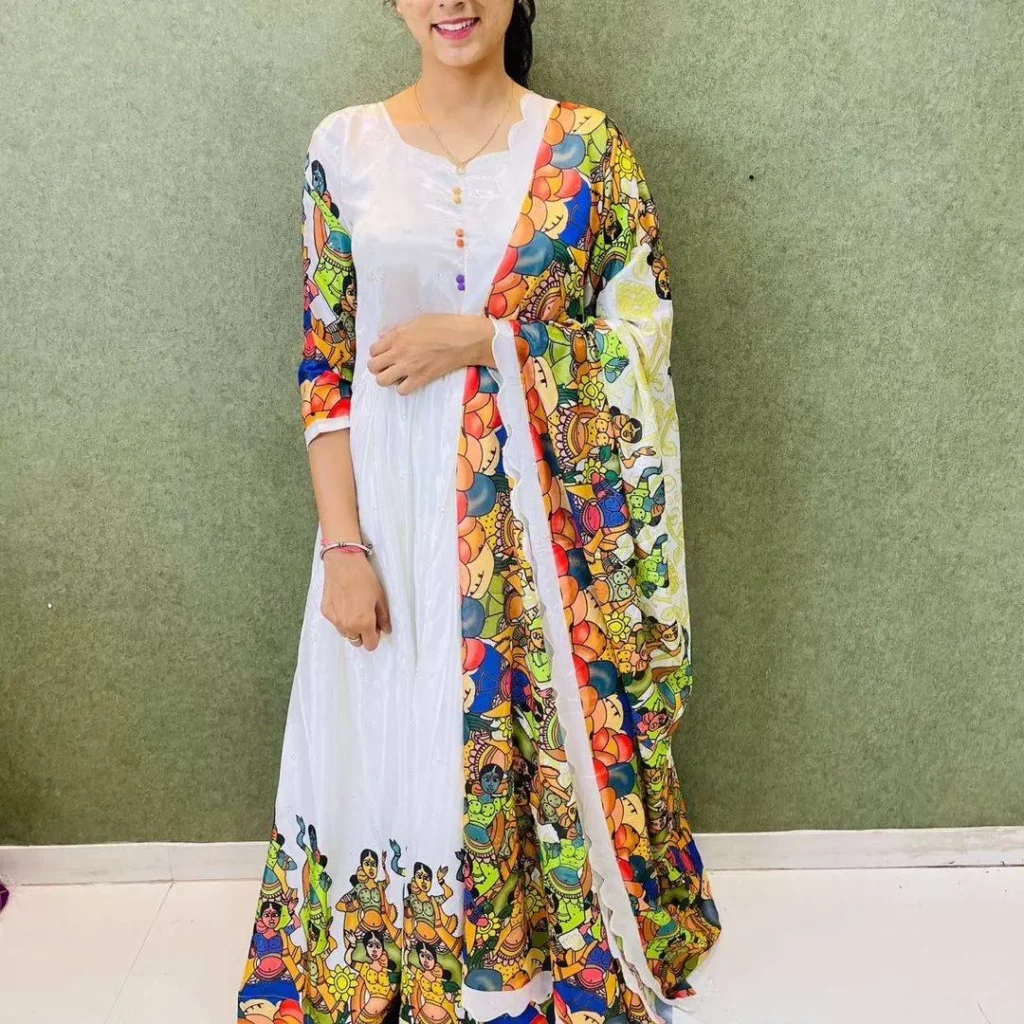 Anarkali Gown: Salwar Kameez Anarkali Gown: Salwar Kameez
