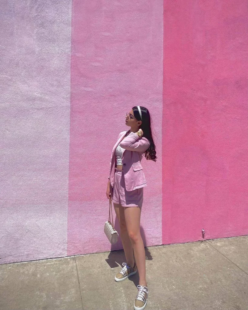 Pink cropped pants